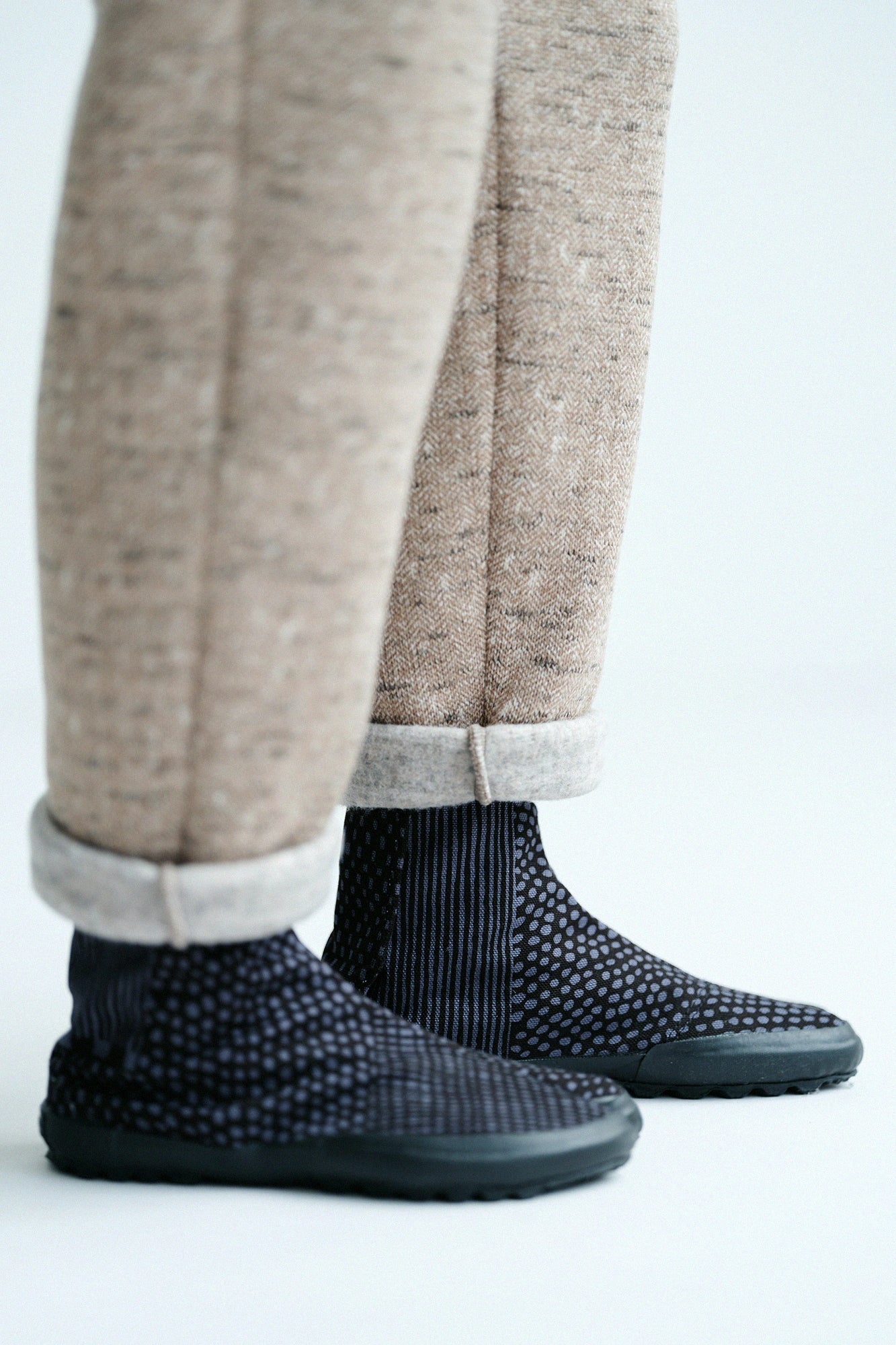 分趾足袋鞋／點線 墨黑色