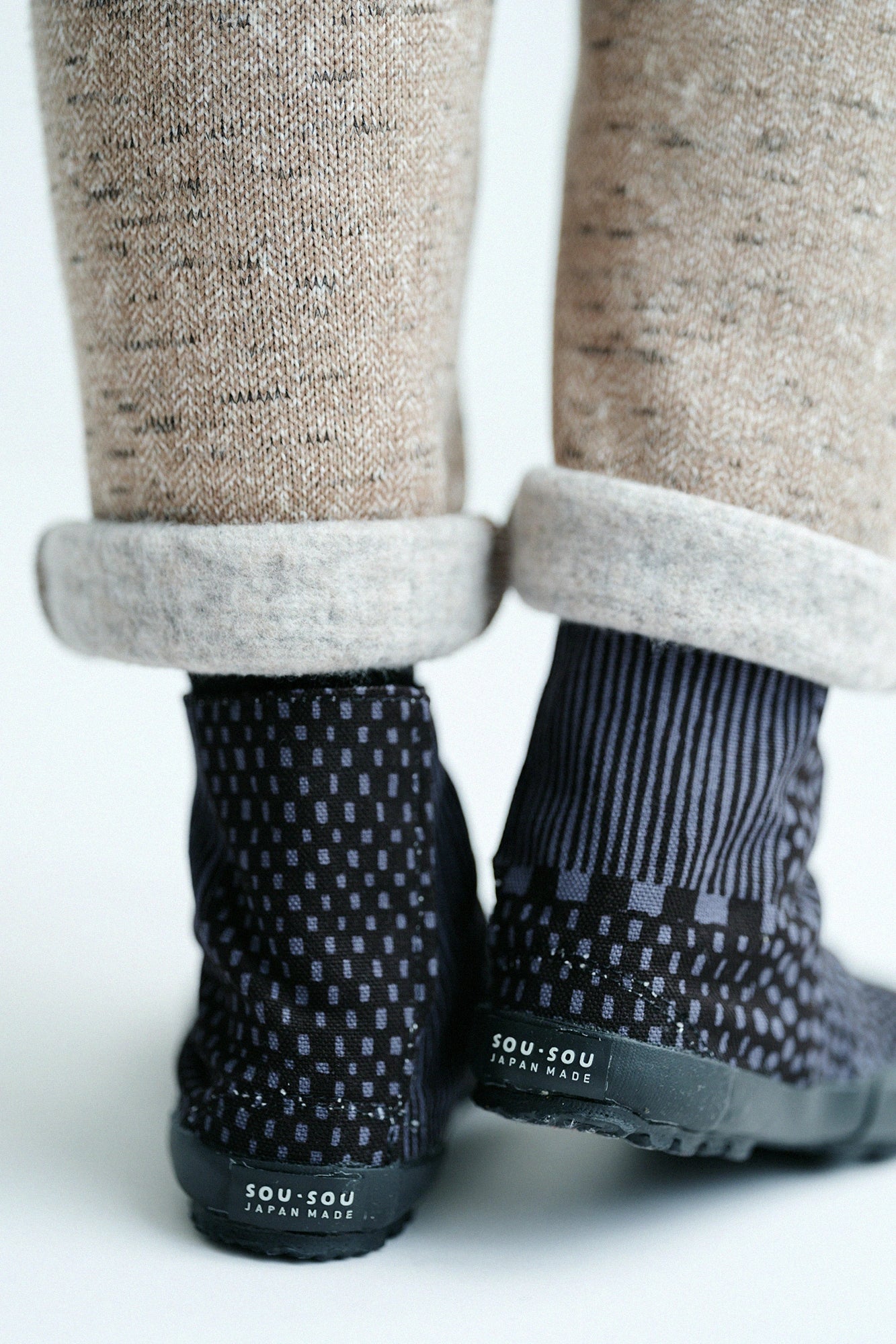 分趾足袋鞋／點線 墨黑色