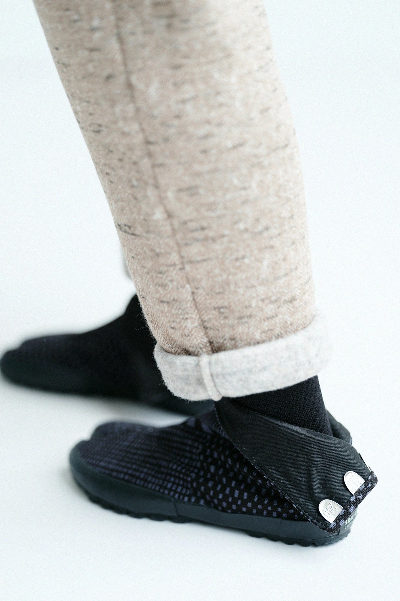 分趾足袋鞋／點線 墨黑色