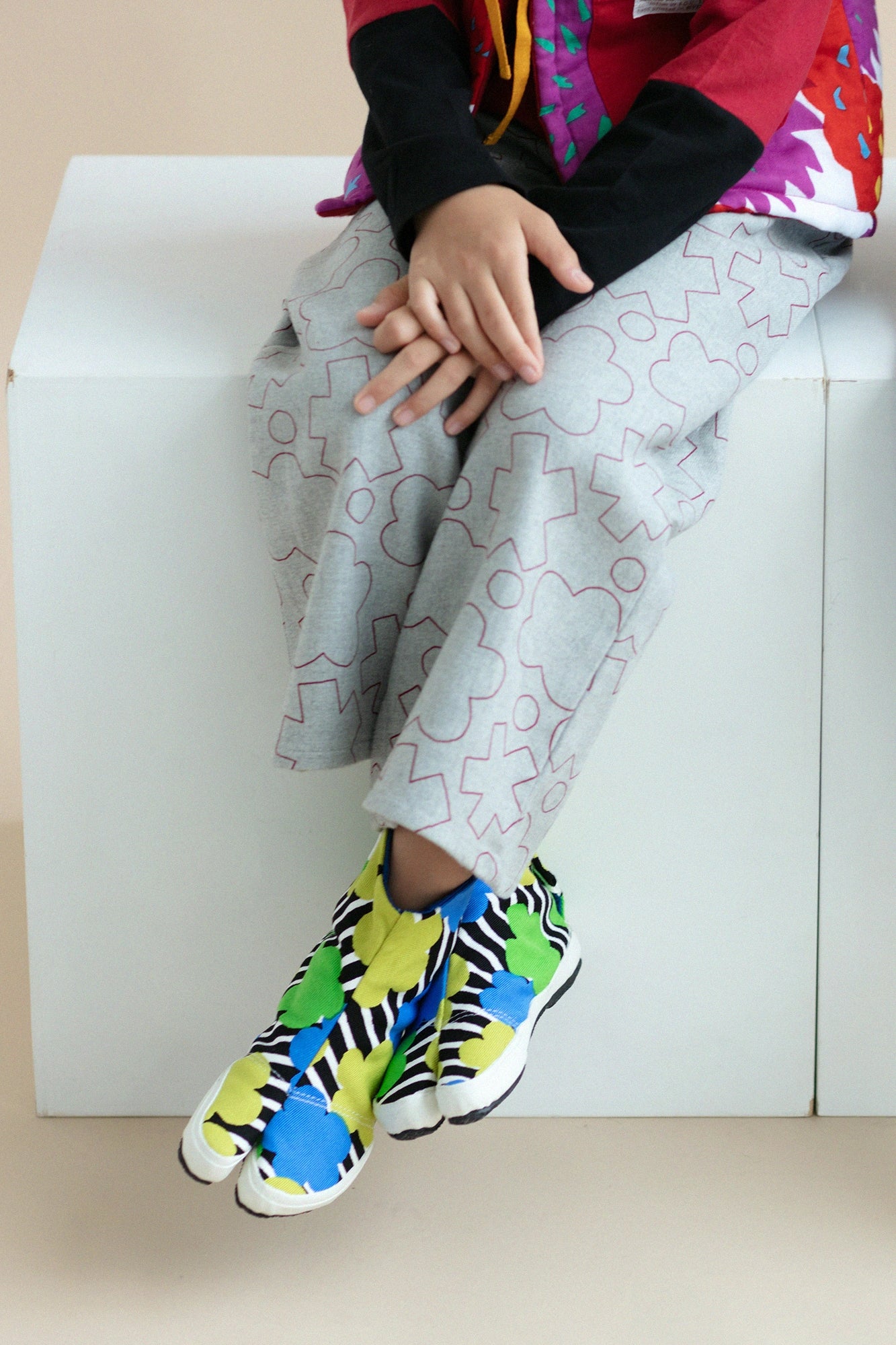 ● Split Toe Tabi Shoes for Kids / Woven Roses 2