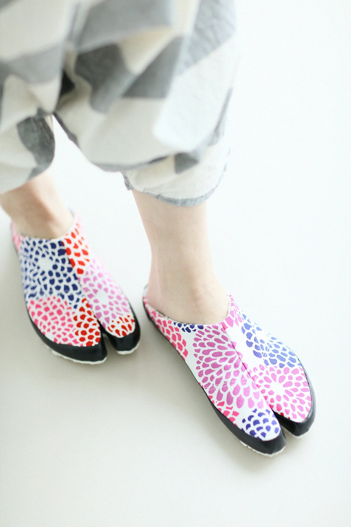 Split Toe Tabi Slip-on / Chrysanthemum