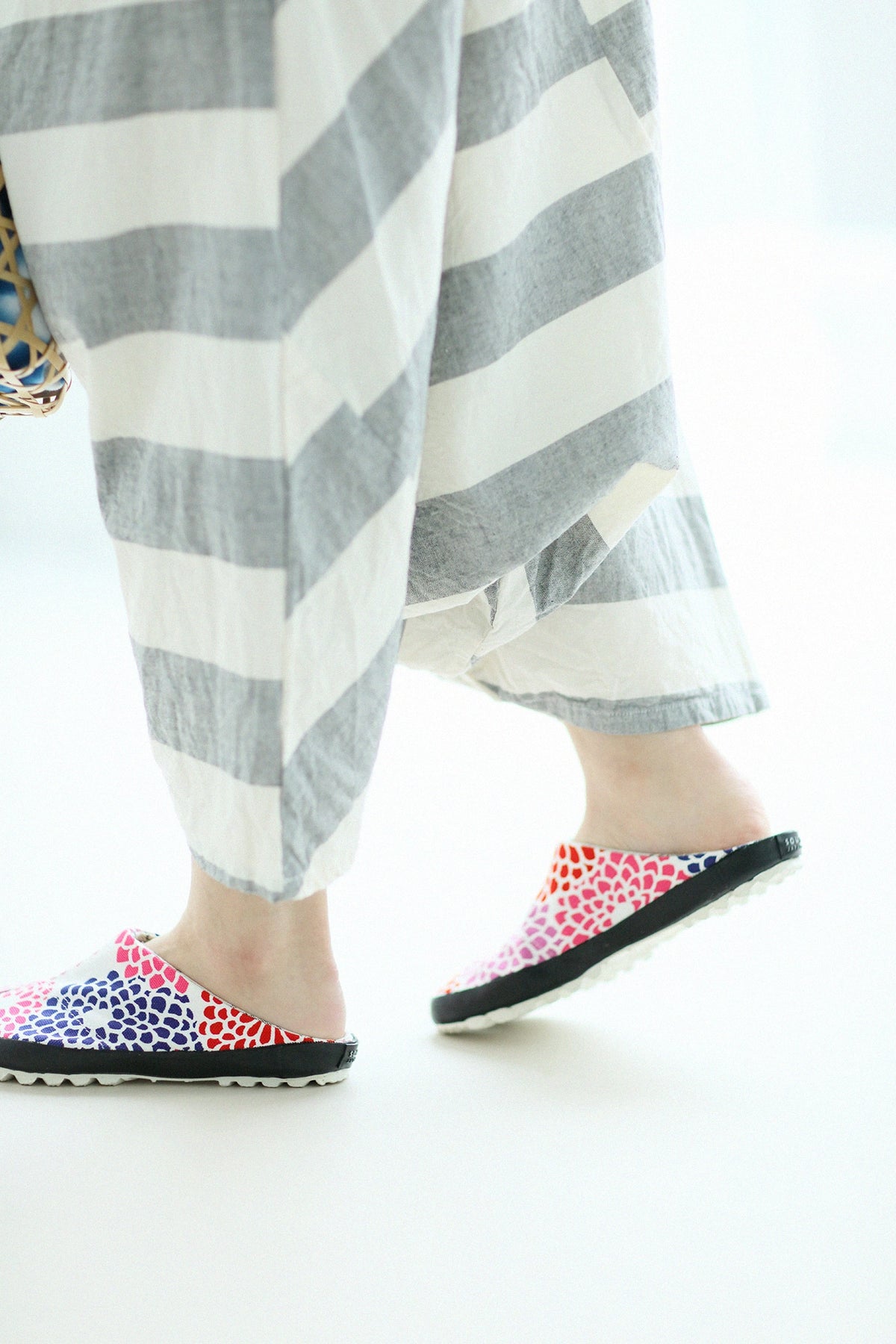 Split Toe Tabi Slip-on / Chrysanthemum