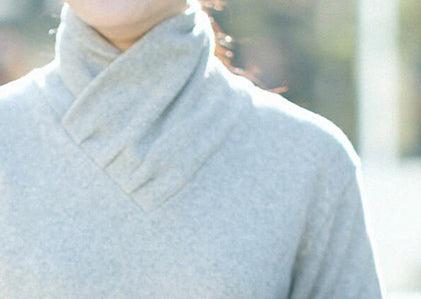 Waschbarer Wollstrick mit verschiedenen Kragenärmeln