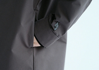 Wetterfester langer Mantel