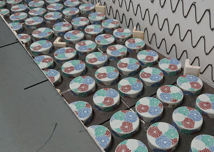 九谷焼文様蓋物（くたにやきもんようふたもの）