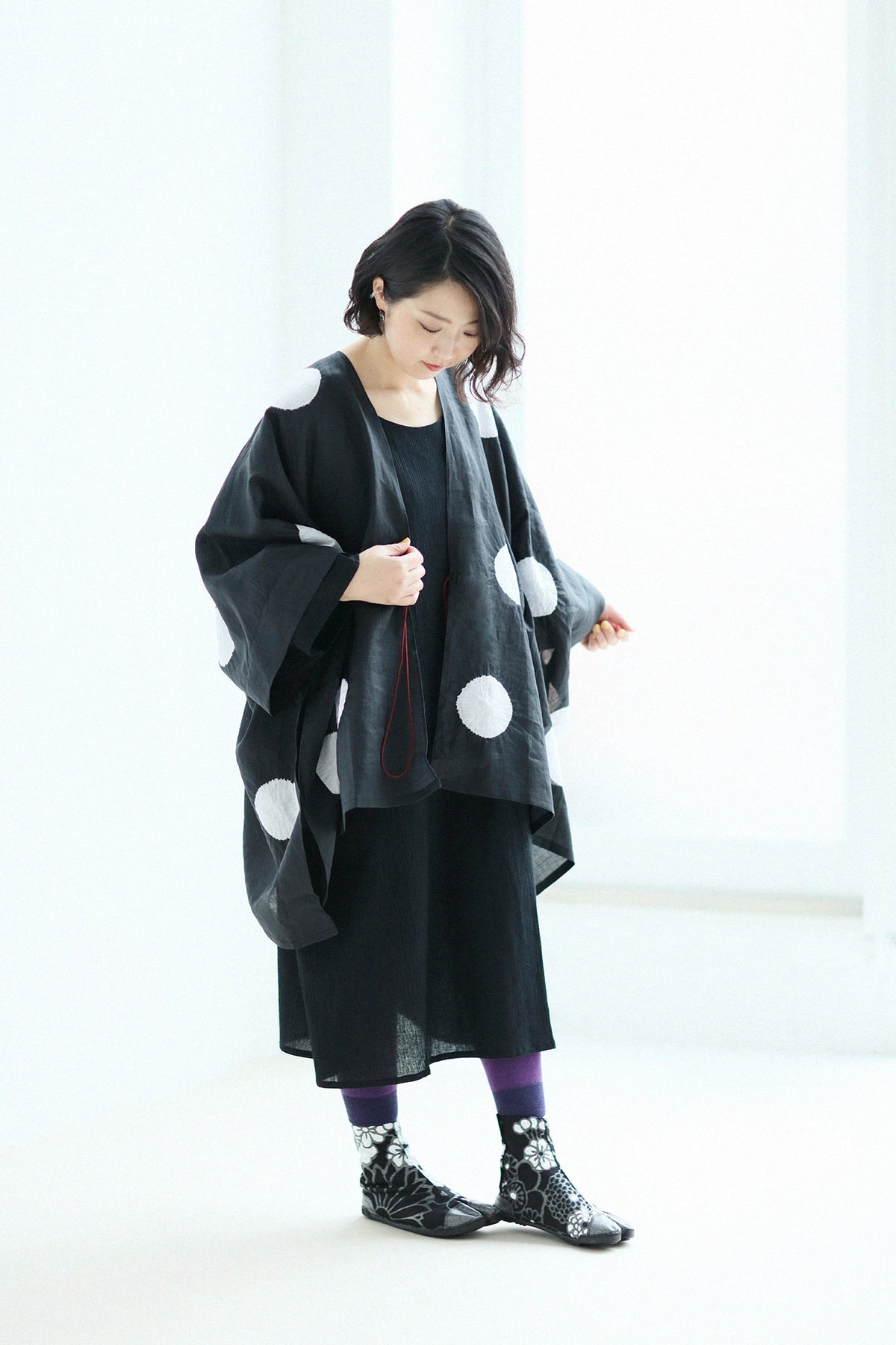 Marugo Split Toe Tabi Shoes / Gold Damask Shades of Night