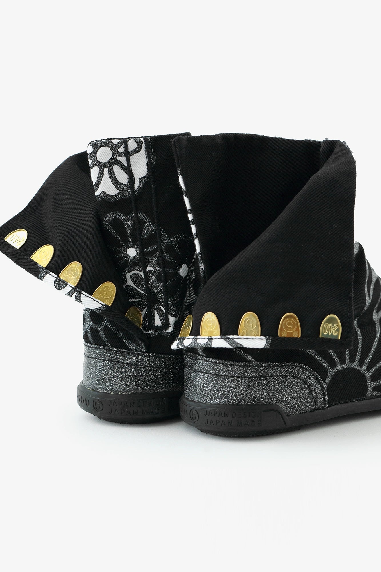 Marugo Split Toe Tabi Shoes / Gold Damask Shades of Night