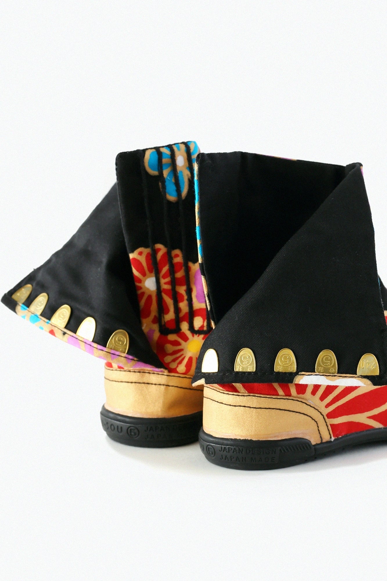 【net limited】Marugo Round Toe Tabi Shoes / Gold Damask