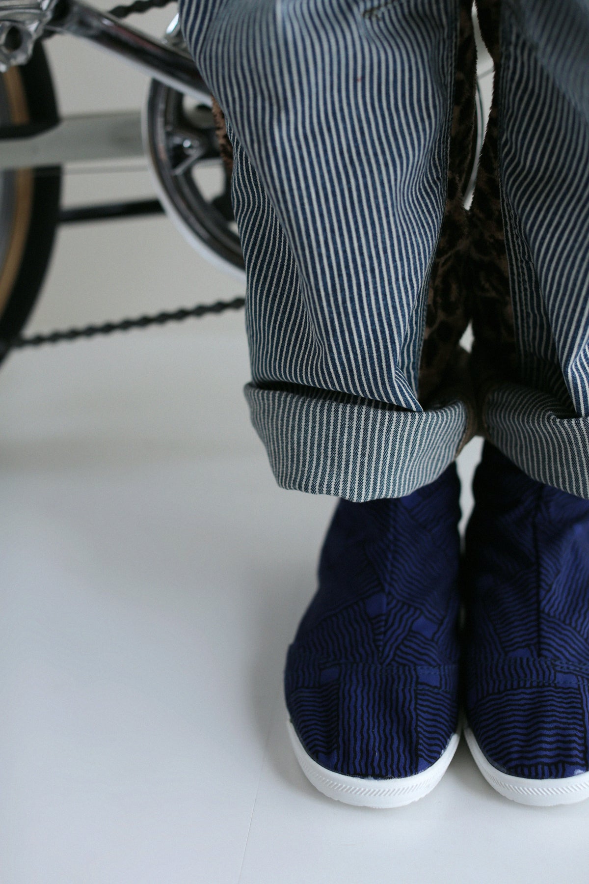【net limited】Marugo Round Toe Tabi Shoes / Woven Bamboo Navy Blue