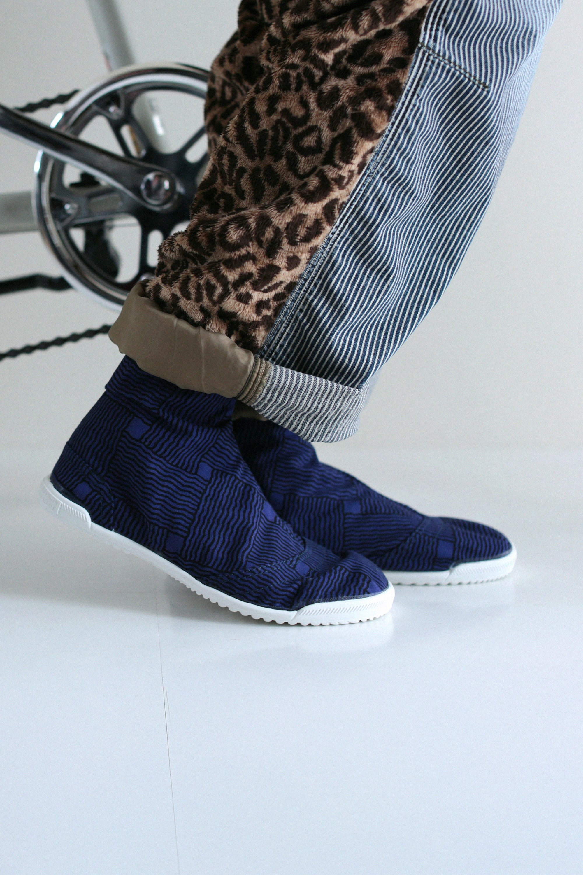 【net limited】Marugo Round Toe Tabi Shoes / Woven Bamboo Navy Blue
