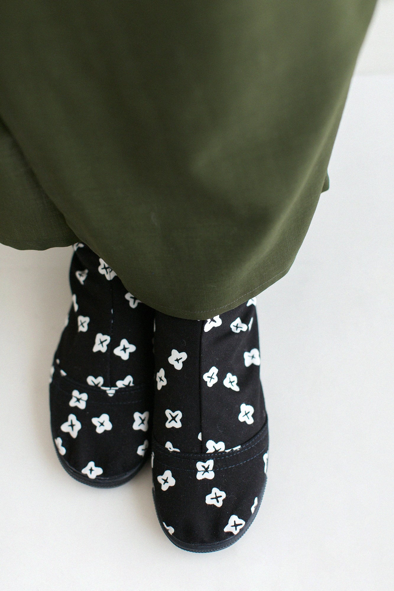 [En ligne seulement] 5 chaussettes tabi à bouts ronds/petites fleurs