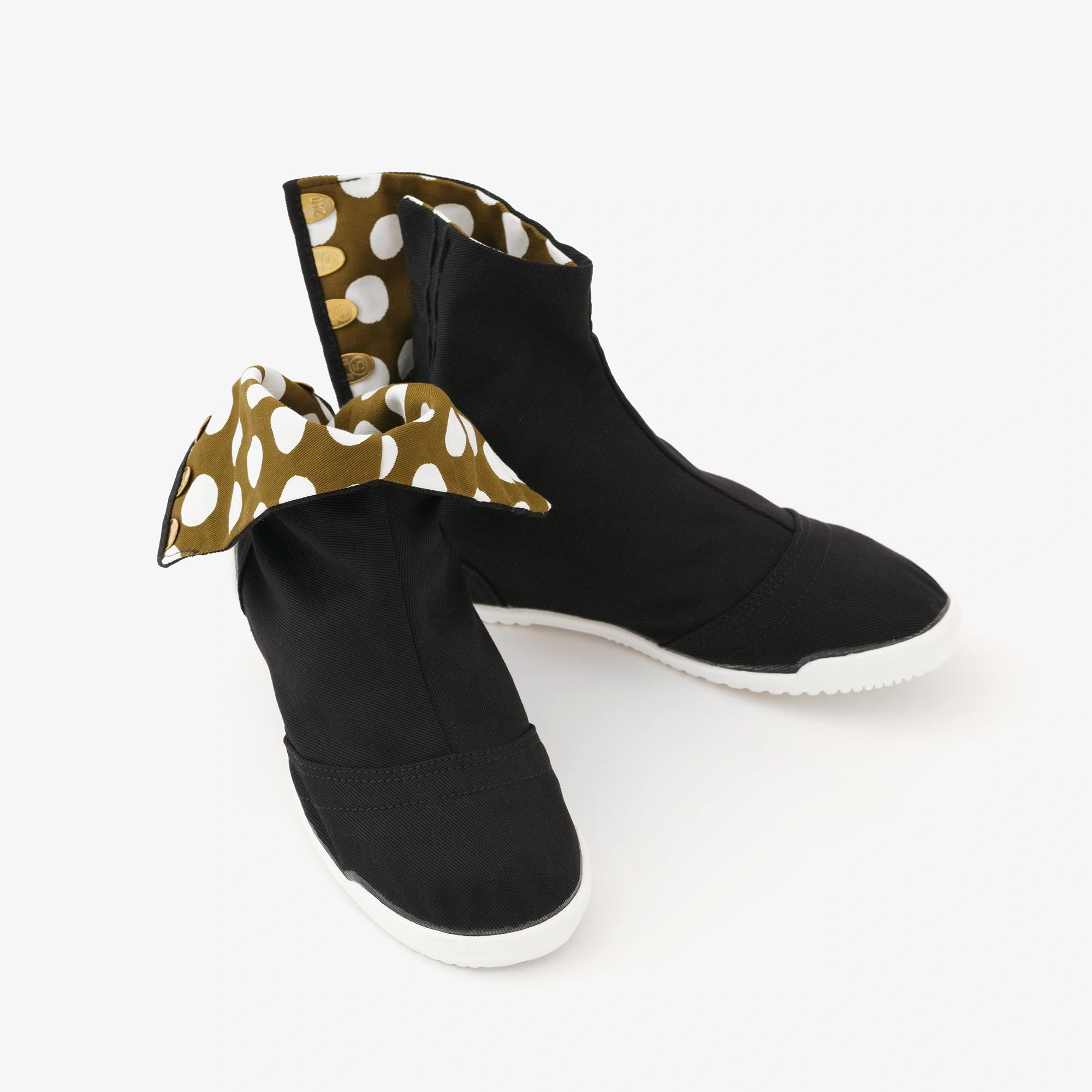 Marugo Round Toe Tabi Shoes / Black