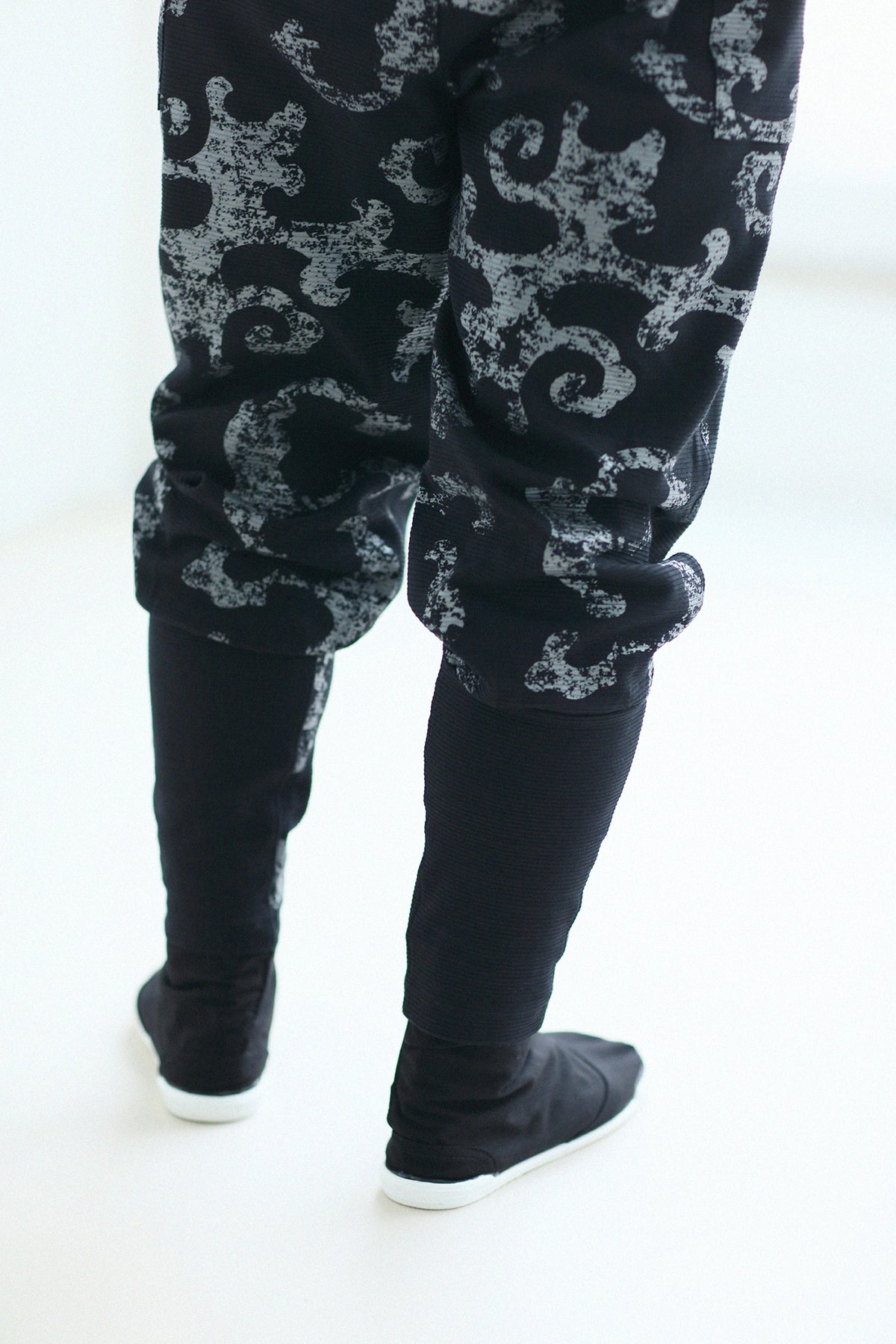 Marugo Round Toe Tabi Shoes / Black