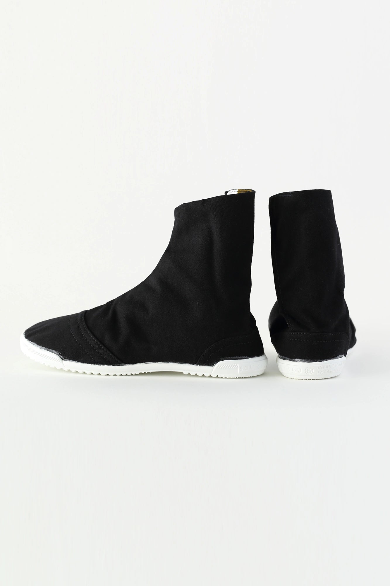Marugo Round Toe Tabi Shoes / Black