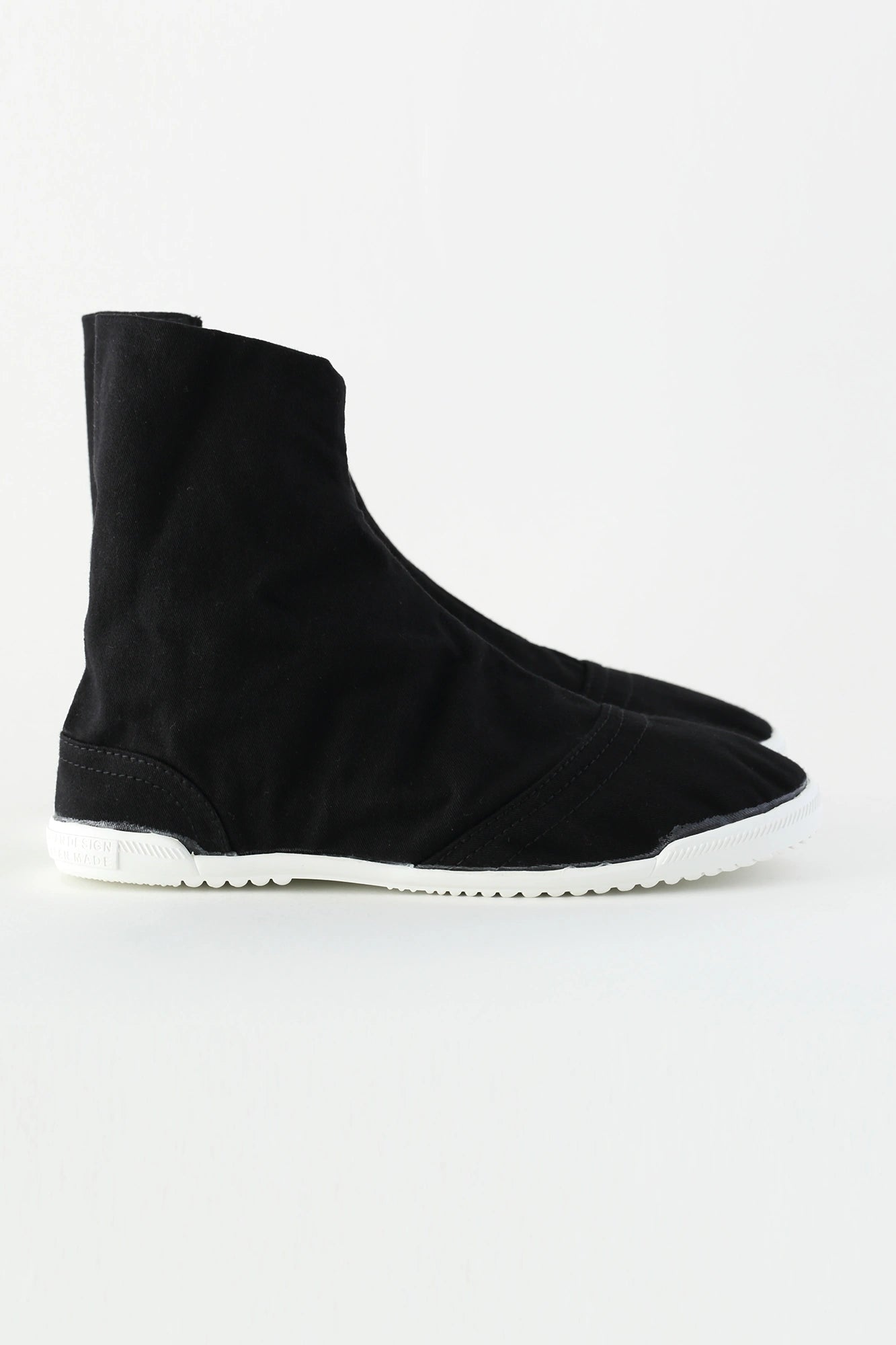 Marugo Round Toe Tabi Shoes / Black