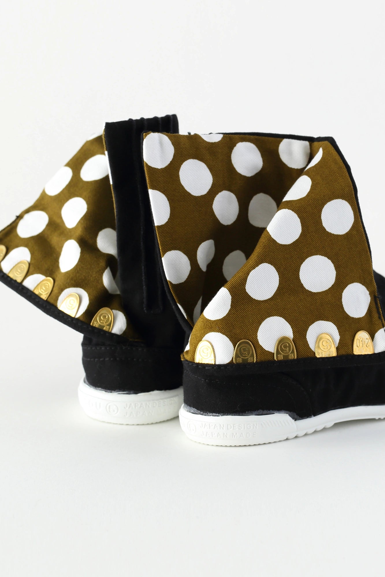 Marugo Round Toe Tabi Shoes / Black