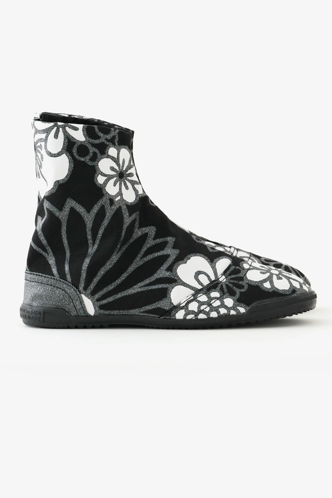 Marugo Round Toe Tabi Shoes / Gold Damask Shades of Night