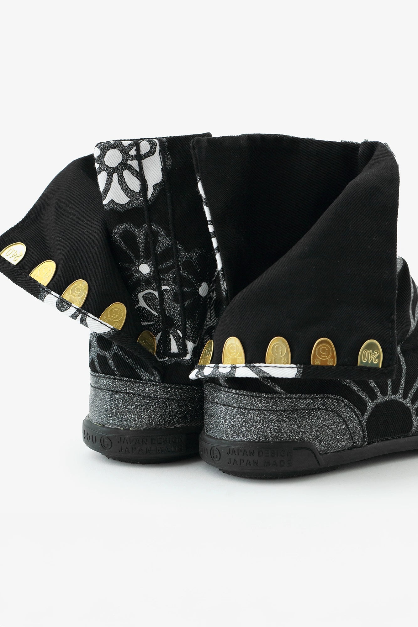 Marugo Round Toe Tabi Shoes / Gold Damask Shades of Night
