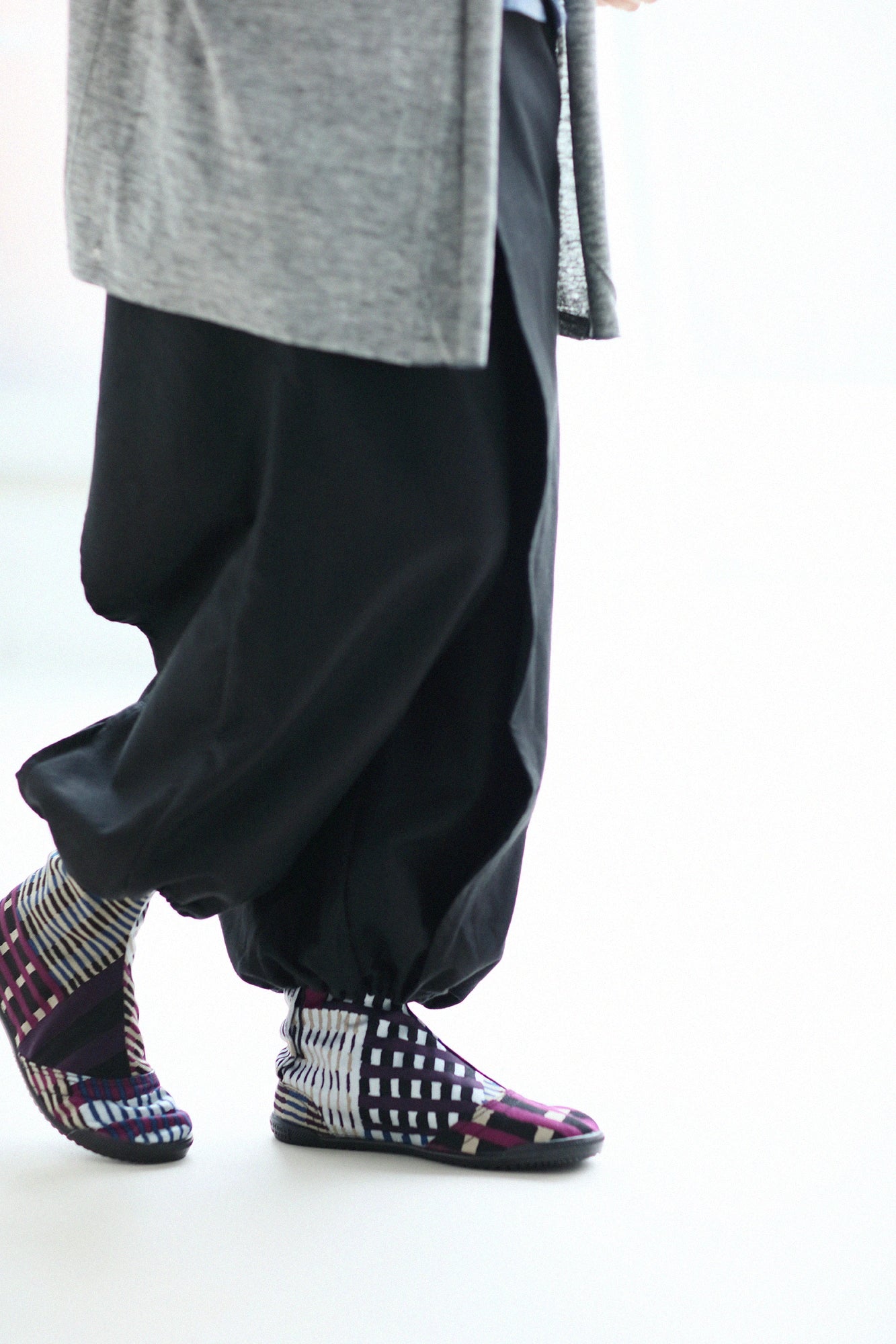 Marugo Round Toe Tabi Shoes / Skyscraper