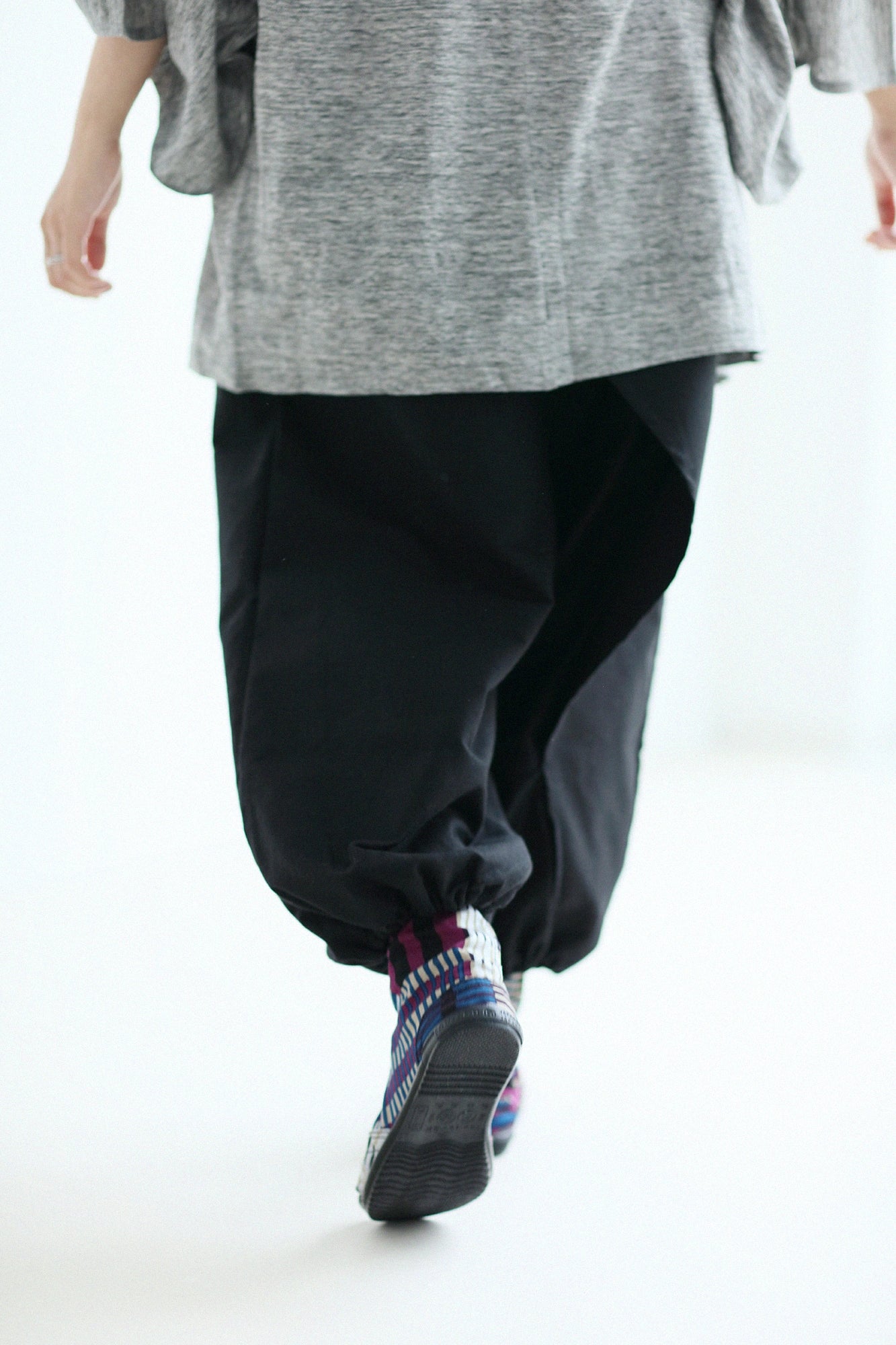 Marugo Round Toe Tabi Shoes / Skyscraper