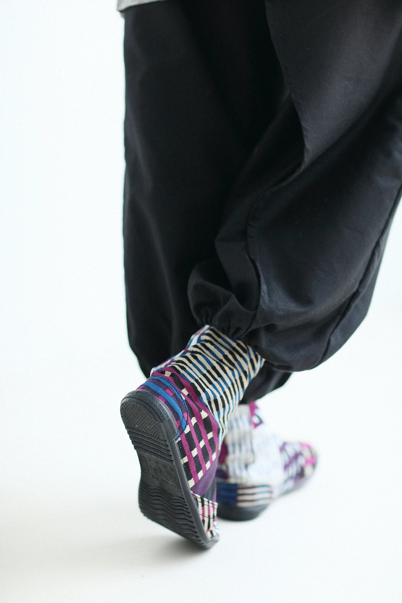 Marugo Round Toe Tabi Shoes / Skyscraper