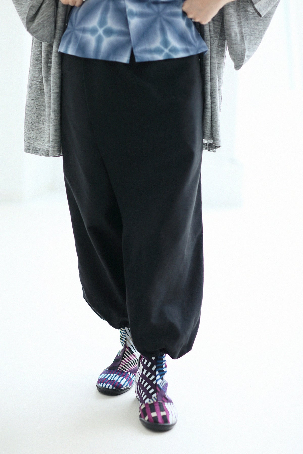 Marugo Round Toe Tabi Shoes / Skyscraper