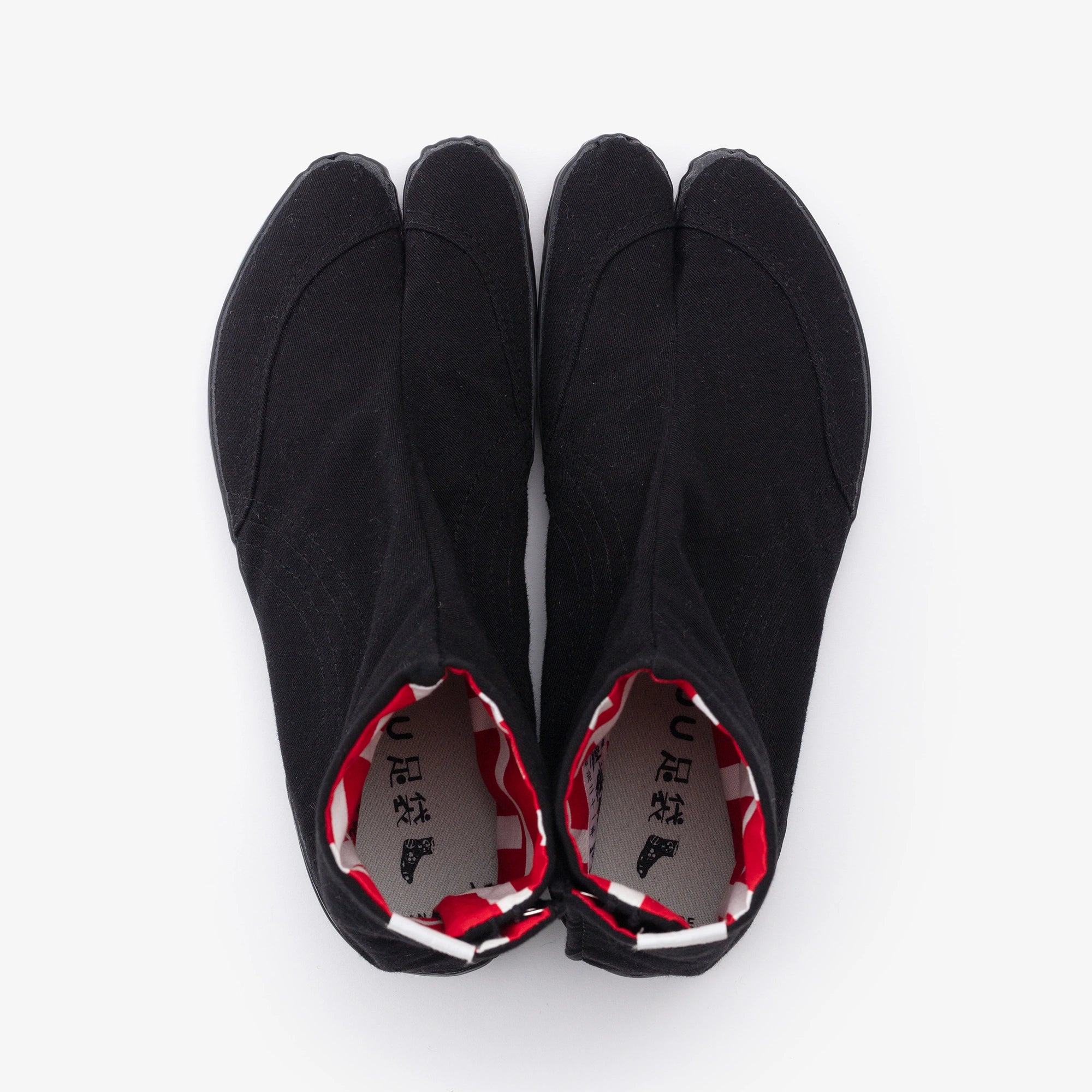 Festival de collage Tabi chaussettes / plume de bois couleur x bain