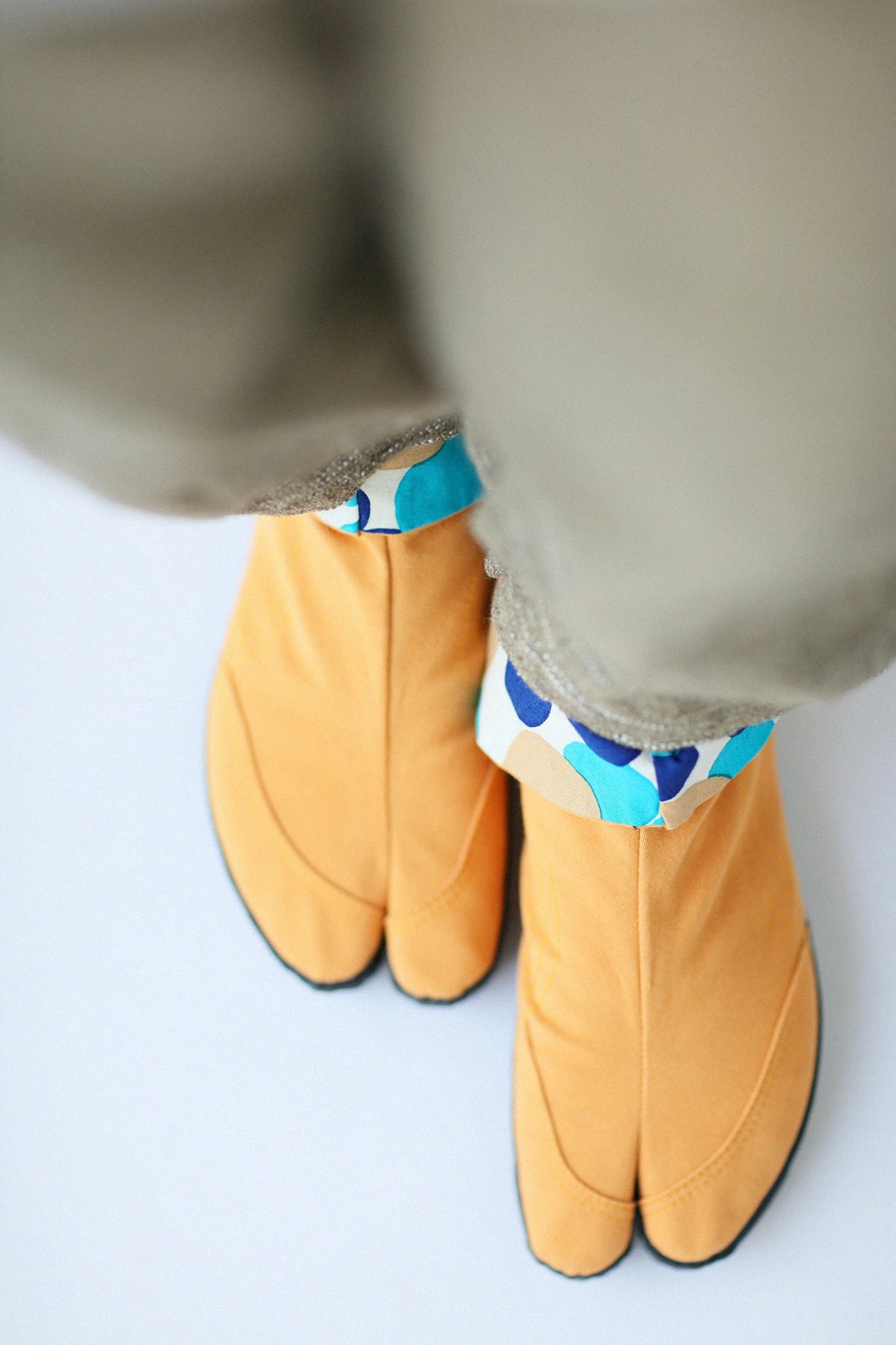 Festival Split Toe Tabi Shoes / Amber x Soap Bubbles