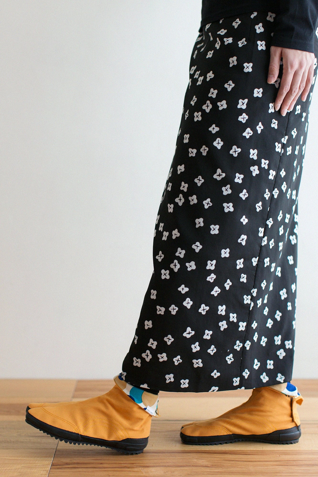 Festival Split Toe Tabi Shoes / Amber x Soap Bubbles