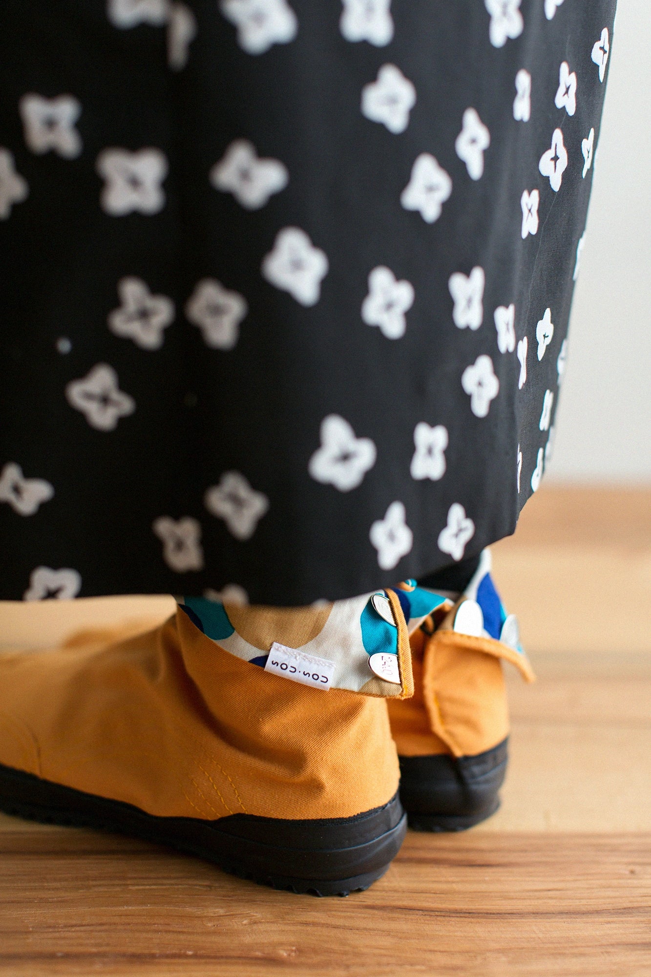 Festival Split Toe Tabi Shoes / Amber x Soap Bubbles