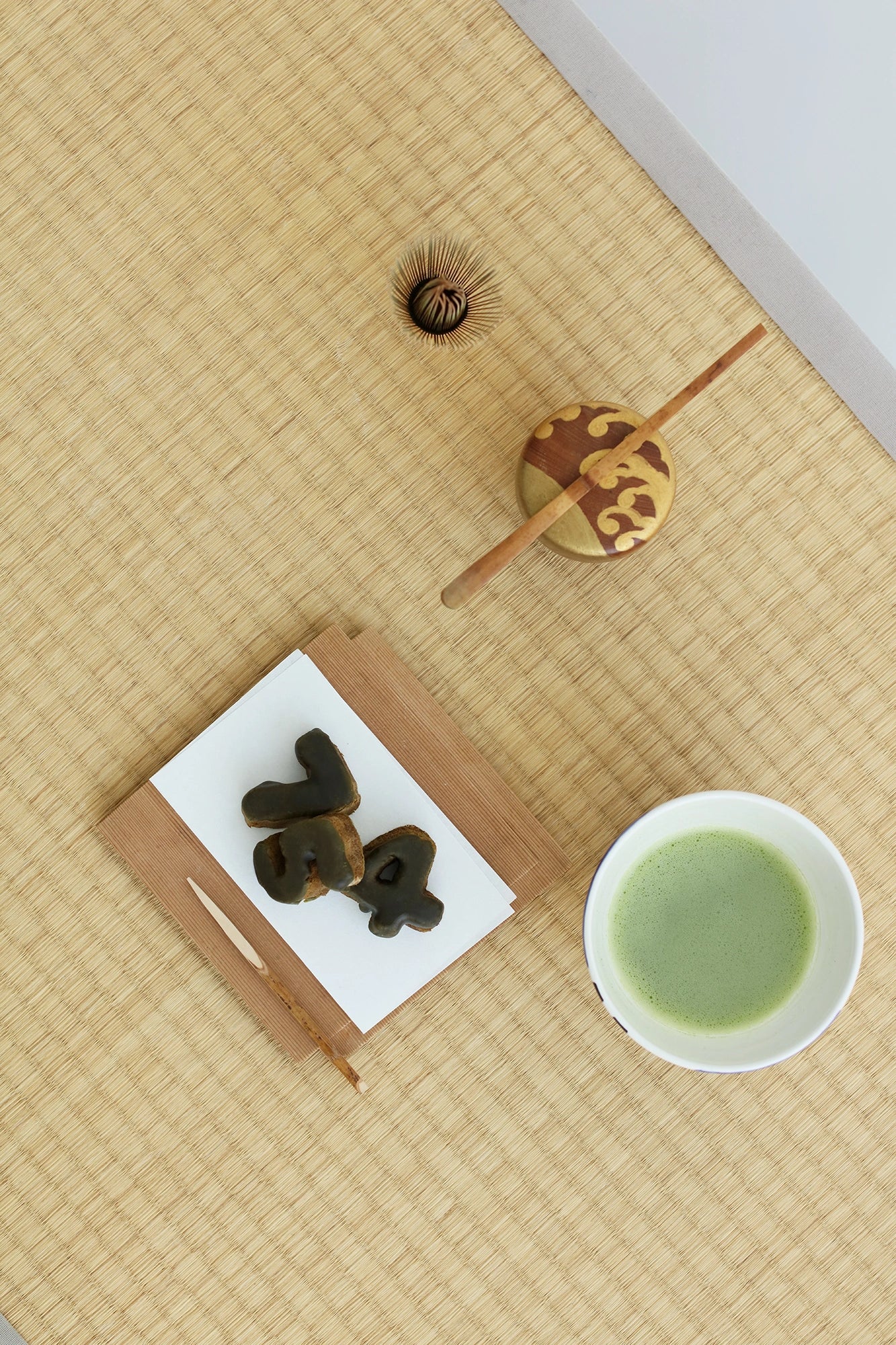 山岡善昇窯謹製 京燒手繪茶碗／雲間與鳥獸戲畫
