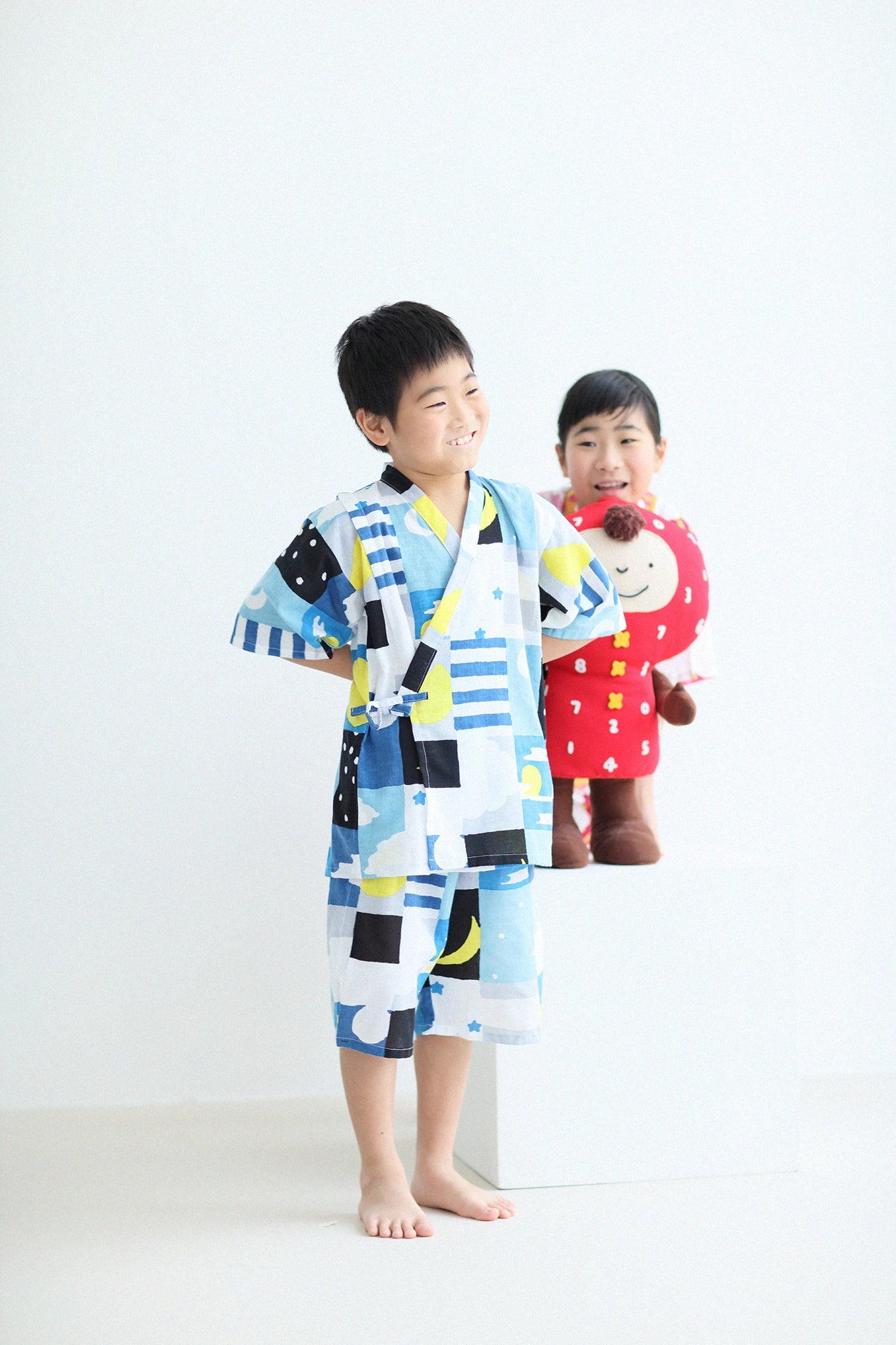 '身長：'126cm,'年齢：'8歳,'着用サイズ：'XL