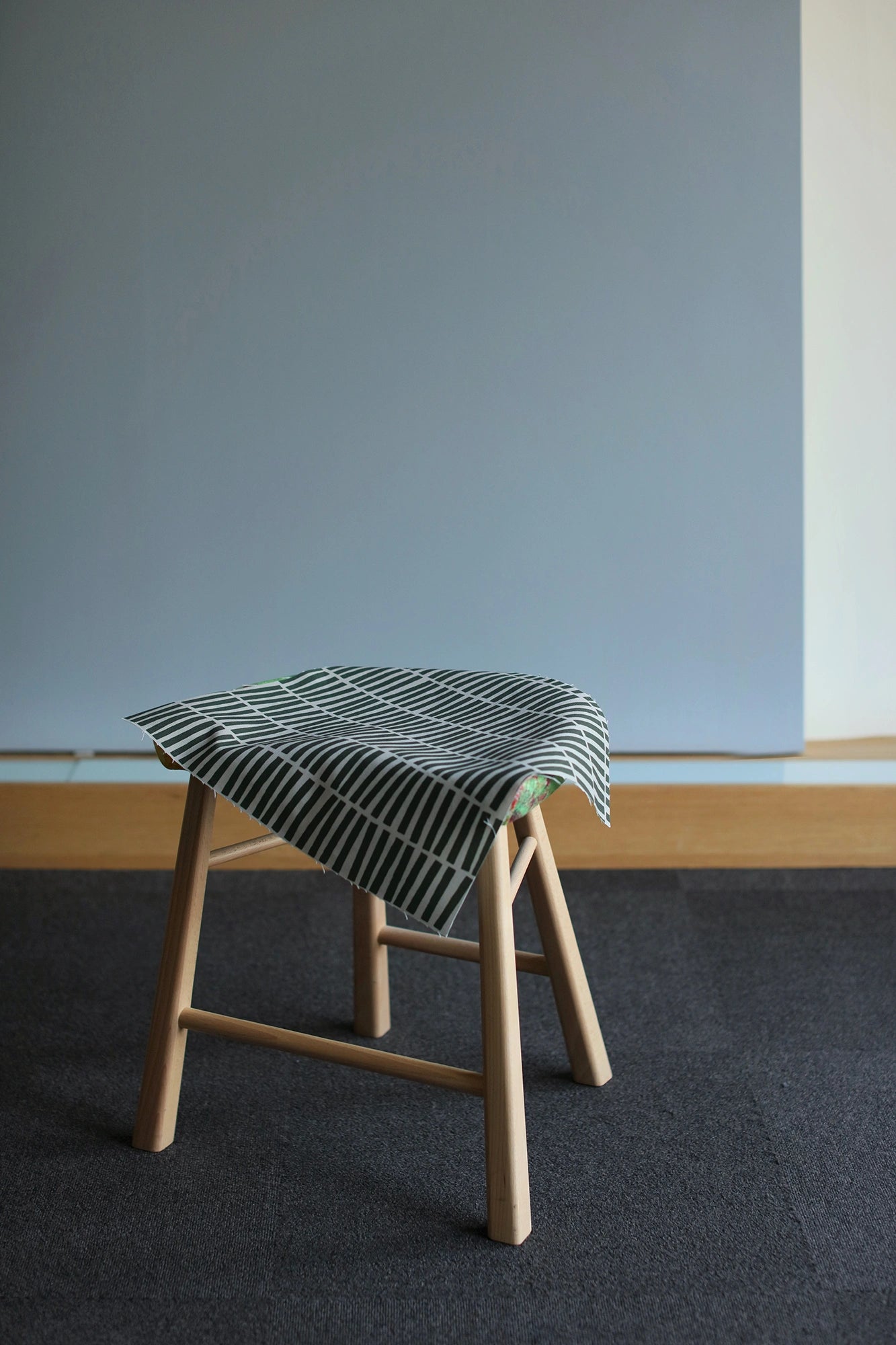 [Expédié dans 1-3 mois] SOU・SOU×Coccole Craftool tabouret/clap bois couleur pin de mer