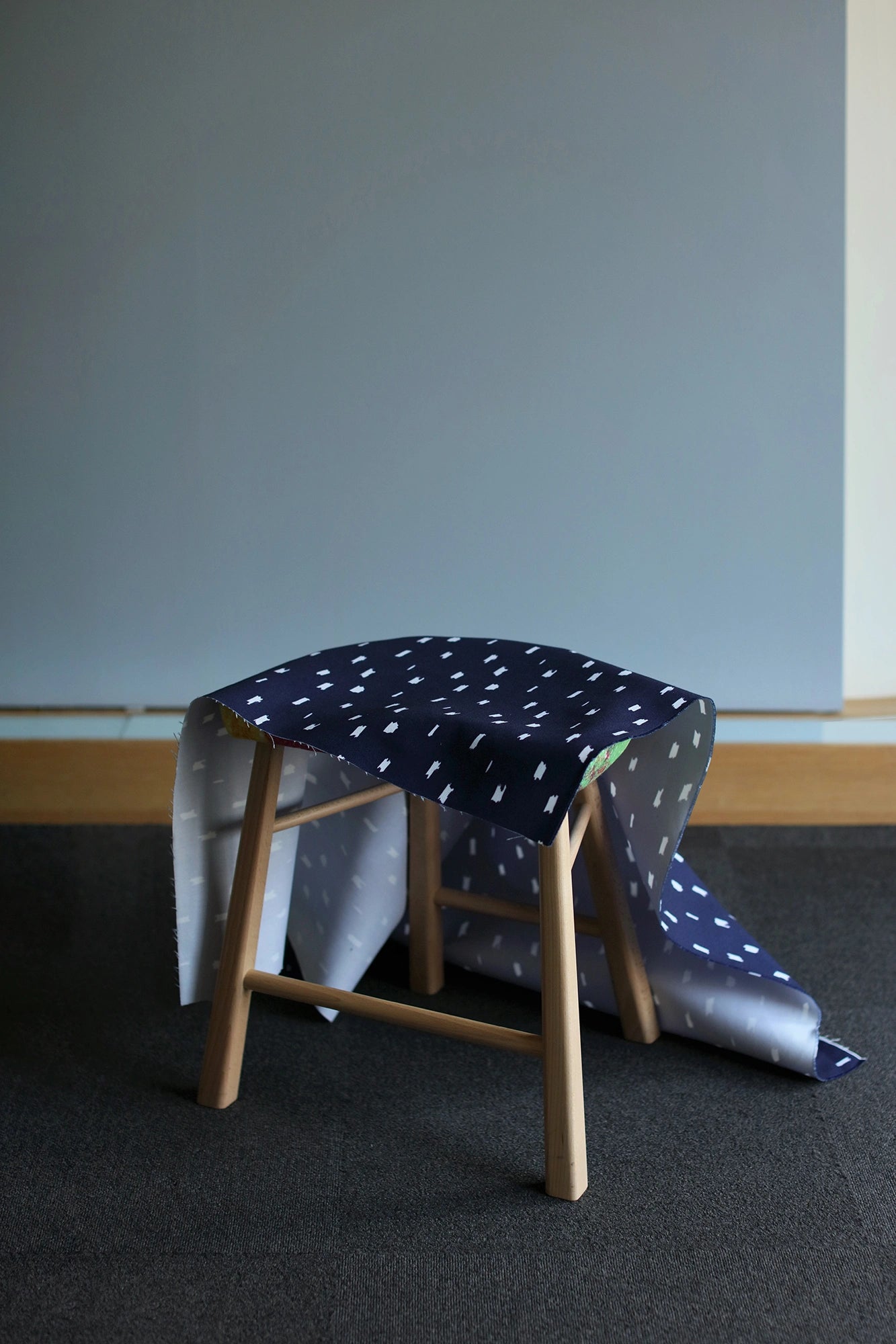 [Expédié dans 1-3 mois] SOU・SOU×Coccole Craftool tabouret/nuage larme bleu marine