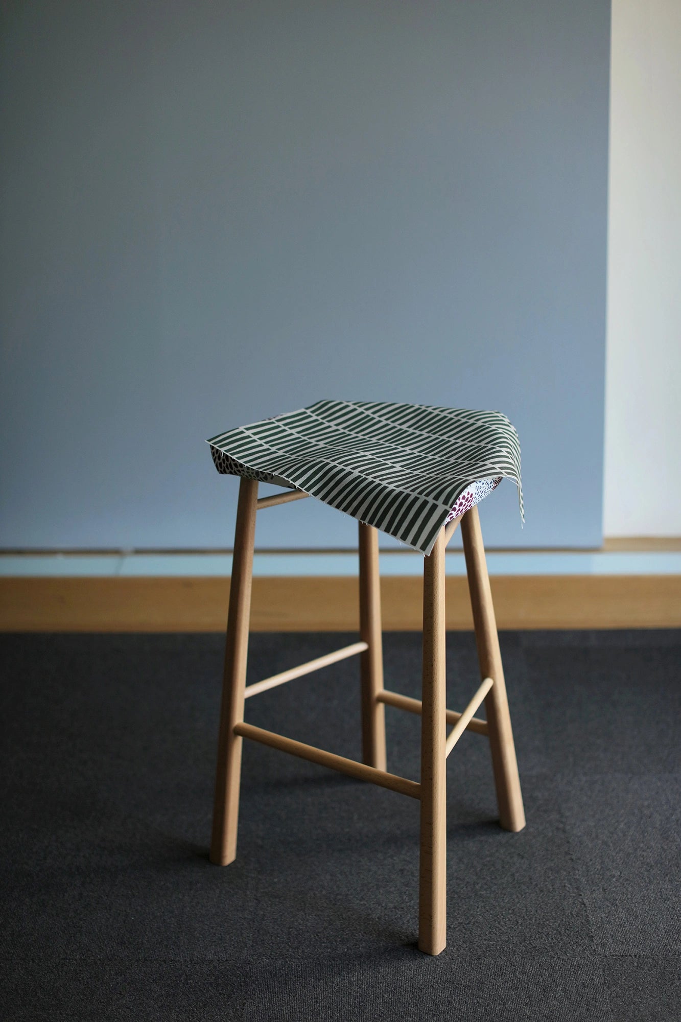 [Versand in 1-3 Monaten]SOU・SOU×Coccole Craftool Thekenhocker/Klapperholz, Farbe Seekiefer