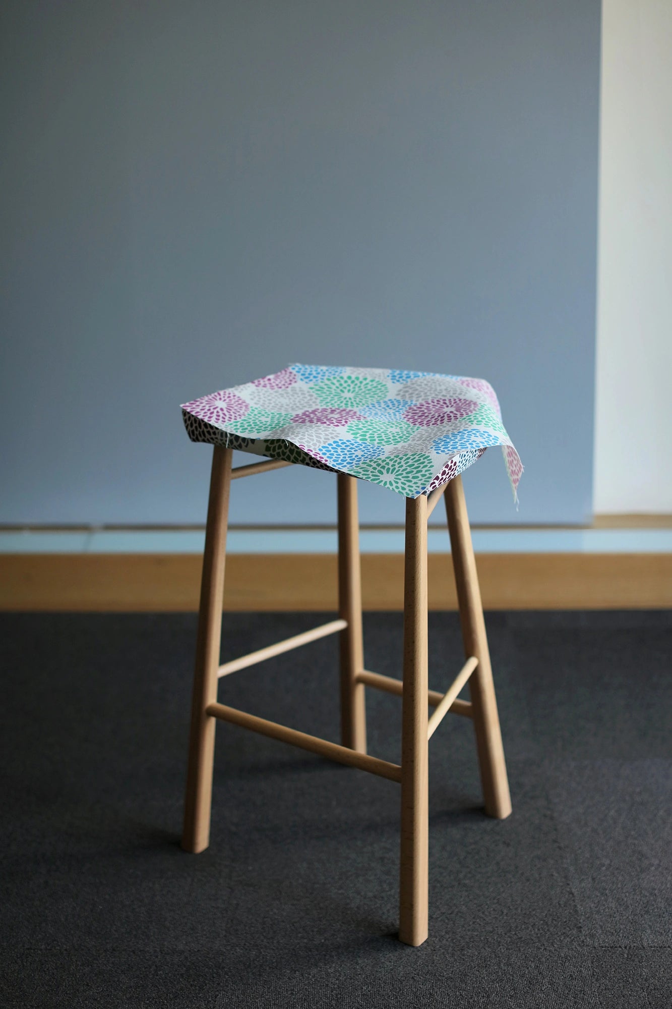 [Versand in 1-3 Monaten]SOU・SOU×Coccole Craftool Thekenhocker/Chrysanthemum Cool Breeze