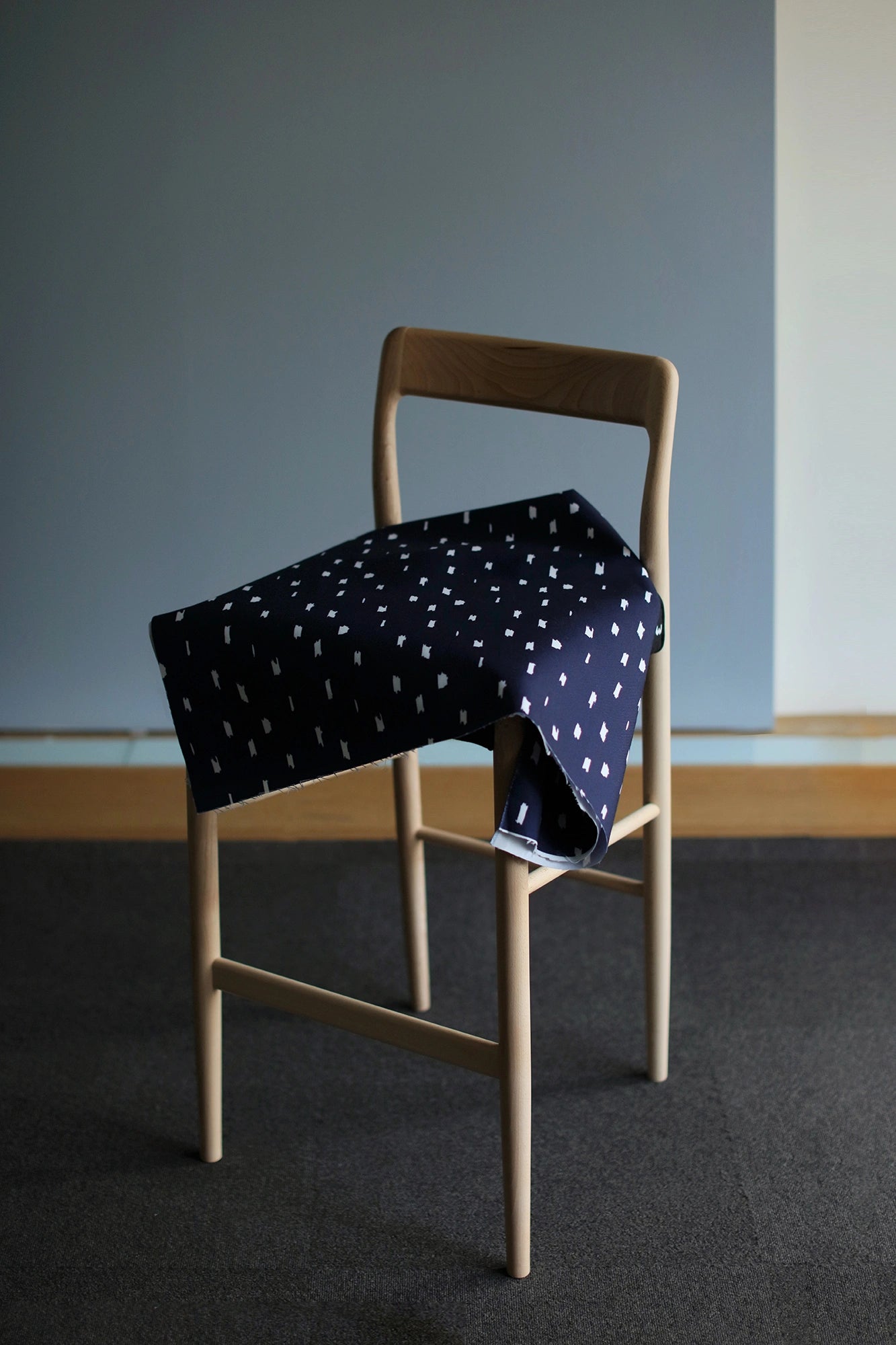 [Versand in 1-3 Monaten]SOU・SOU×Coccole Tino Counter Chair/Tear Cloud Marineblau