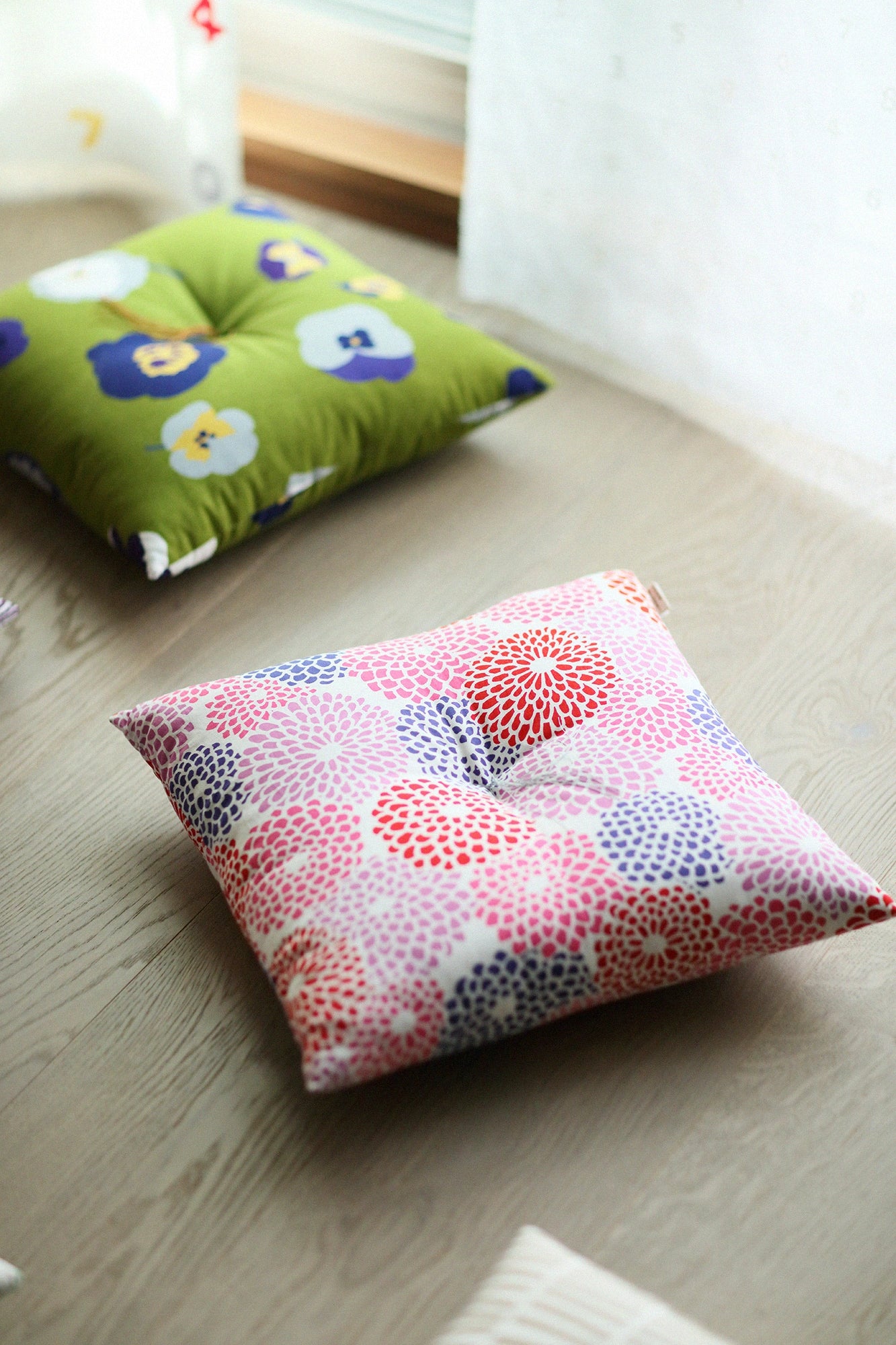 【Ships in 6 Weeks】SOU・SOU Kyoto Cushion (21 Count Plain Weave) ／Chrysanthemum White