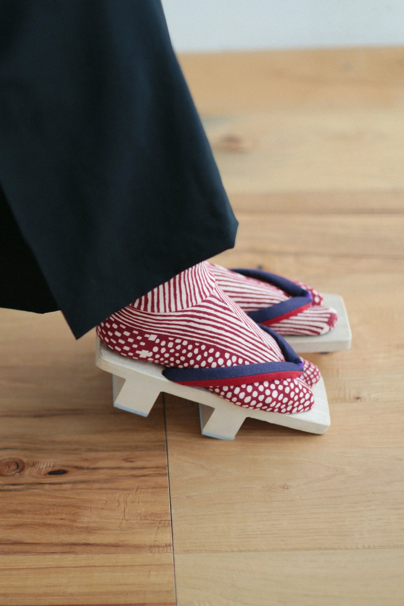 Stretchable Cotton Tabi Socks／Lines and Dots Russet ※Non-slip Sole