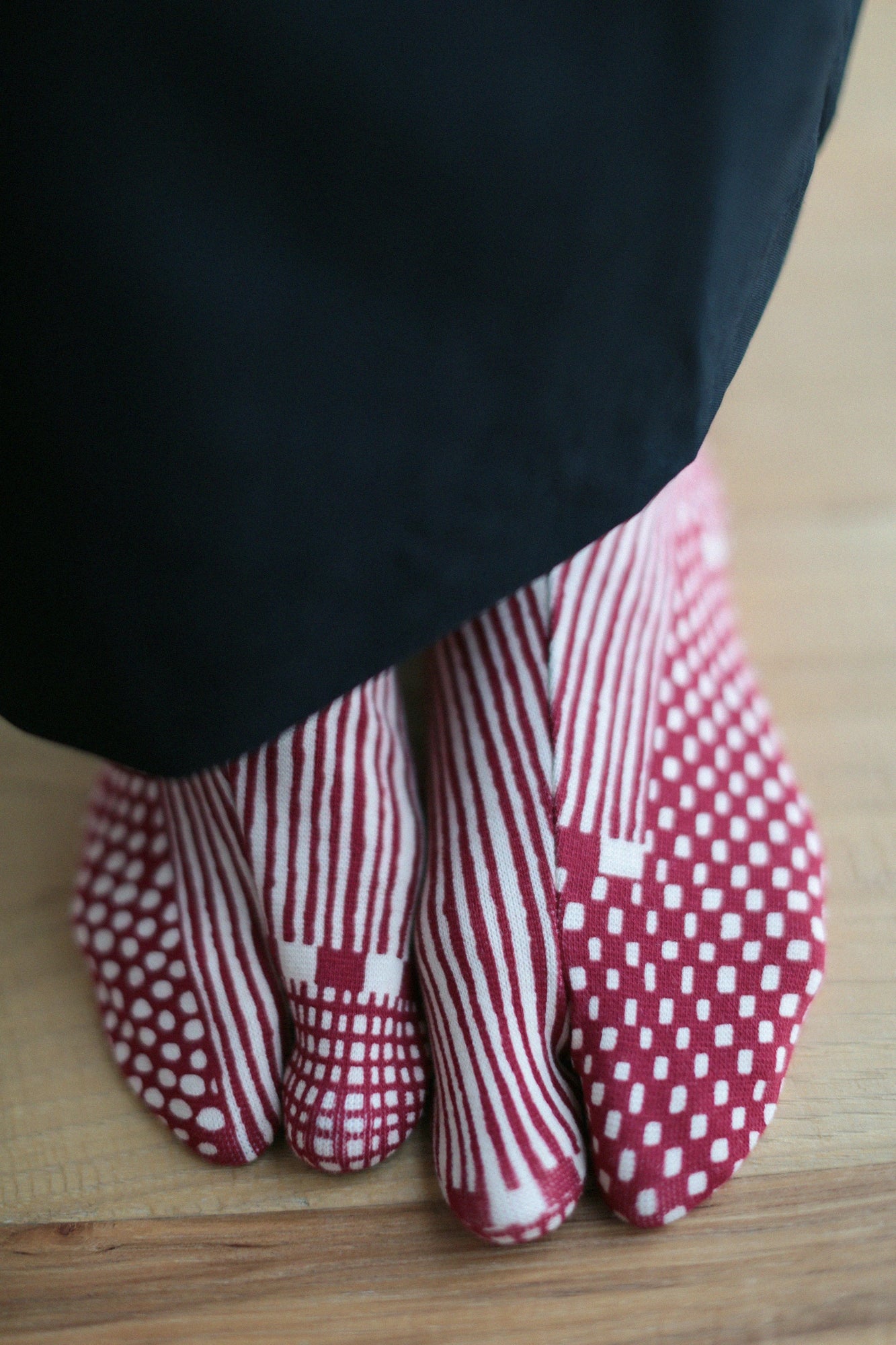 Stretchable Cotton Tabi Socks／Lines and Dots Russet ※Non-slip Sole