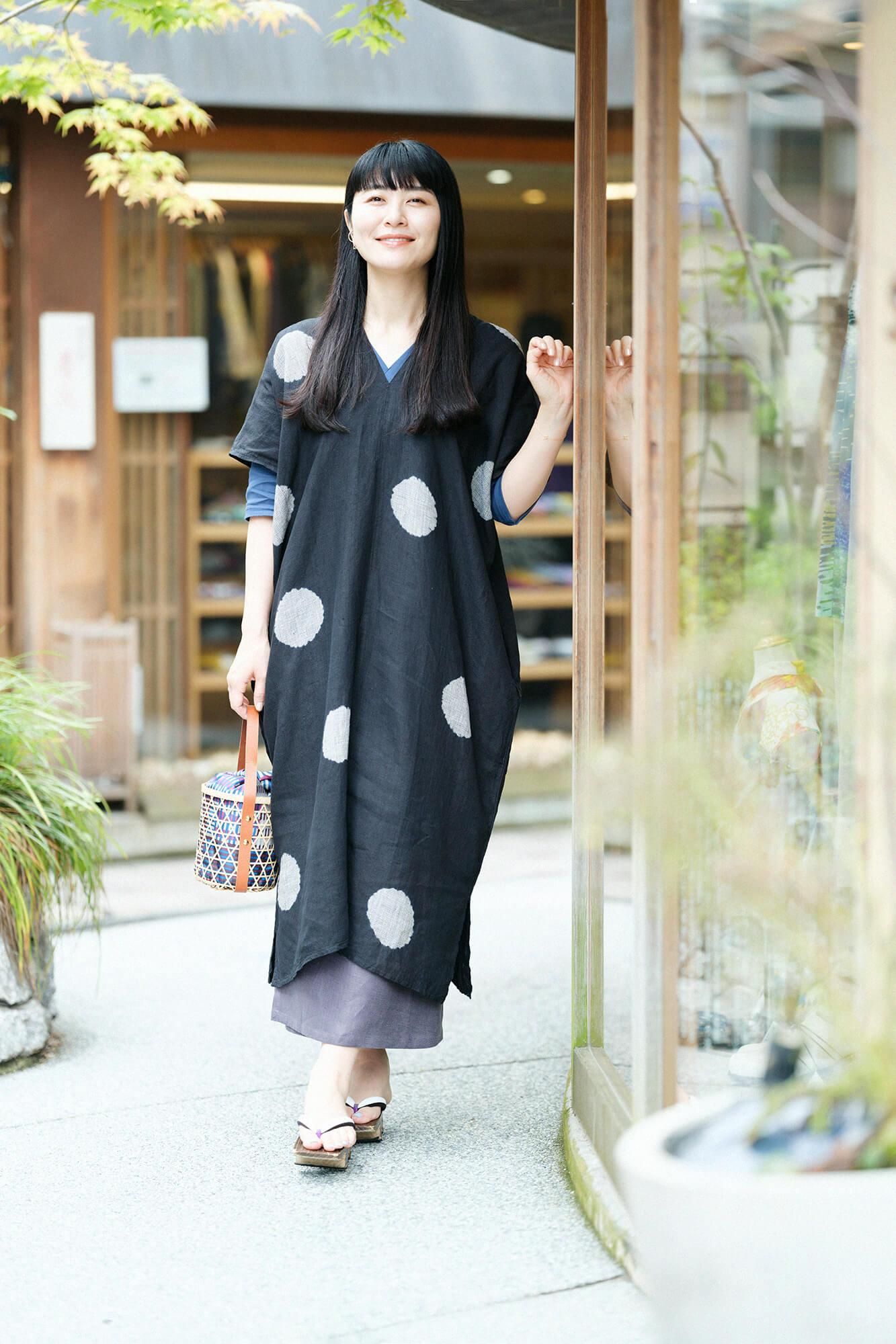 高島縮棉 40/40 V領上衣 六分袖／灰藍色