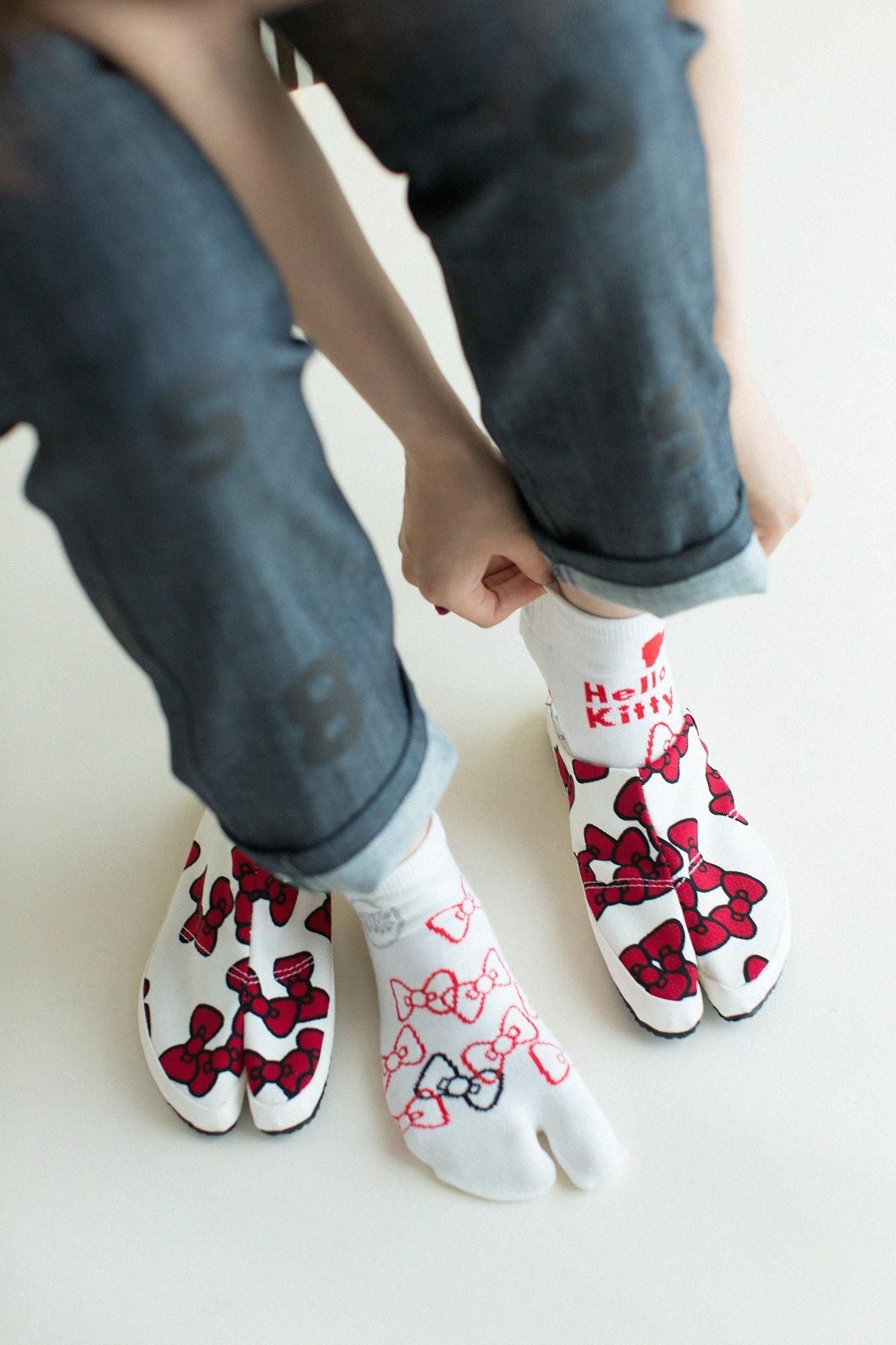 Sous Tabi Socks (longue longueur) / Hello Kitty x Sou ・ Sou [pour les femmes]