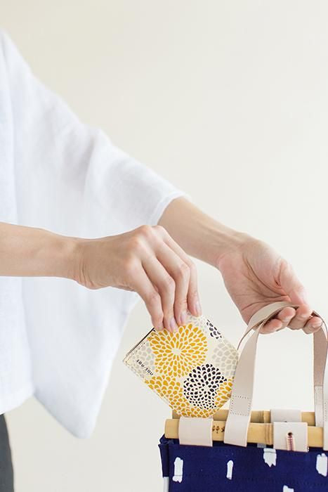 SOU・SOU× Quattro Guts Es ist klein. / Voller Chrysanthemen, Sumi-Senf (Sumikarashi)