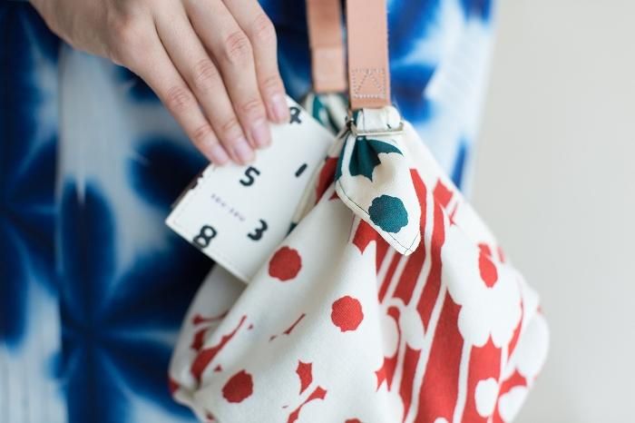 SOU・SOU×Arakawa Masujiro Store Reversible Furoshiki（Small）／Basking in the Sun Duck feather color x red-orange