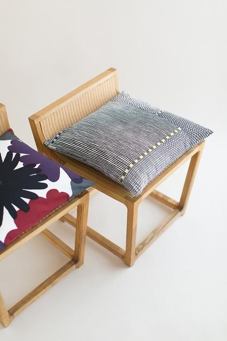 Plain weave 21st count Cushion Cover／Lines and Dots Ink Black