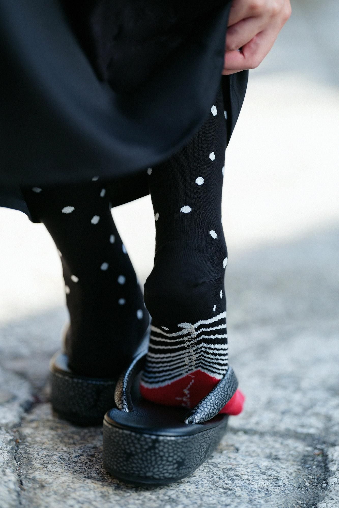 分趾襪（普通長度）／傾 黑色×深紅色 【男・女性用】