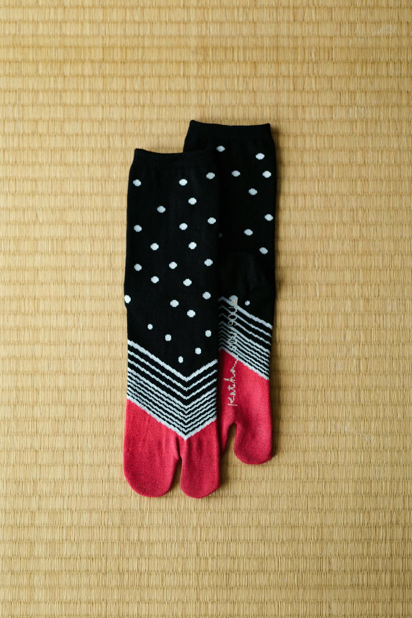 分趾襪（普通長度）／傾 黑色×深紅色 【男・女性用】