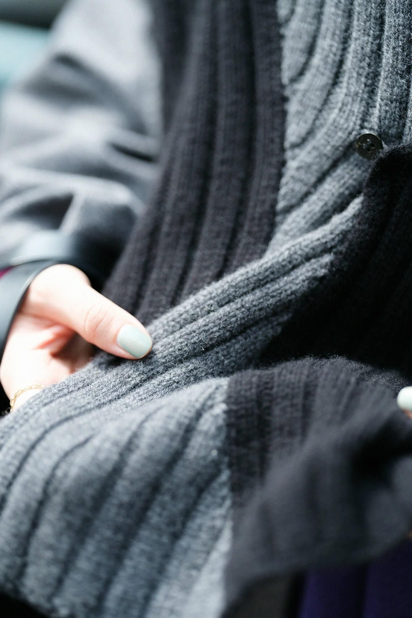 SOU・SOU× 알파 캐시미어 카레산스이 염색 (somenagashi)/검은색(당신이 그것을 입었다면 괜찮습니다) ×짙은회색