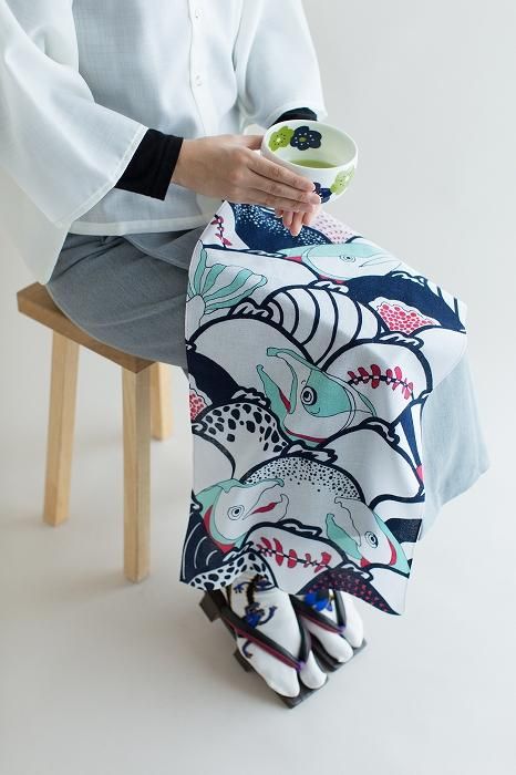 Ise Momen textile tenugui/banc de poissons saumon (ketsugyomuragaru)