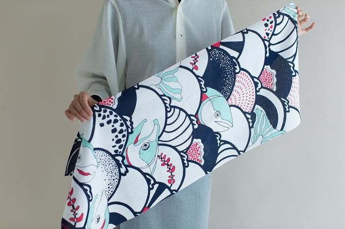 Ise Momen textile tenugui/banc de poissons saumon (ketsugyomuragaru)